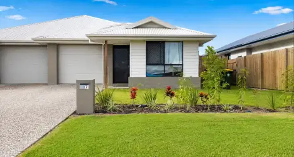 Convenient and Modern Living in Northshore!