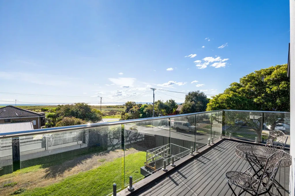 Portarlington 5房  Spacious Family Home with Bay Views