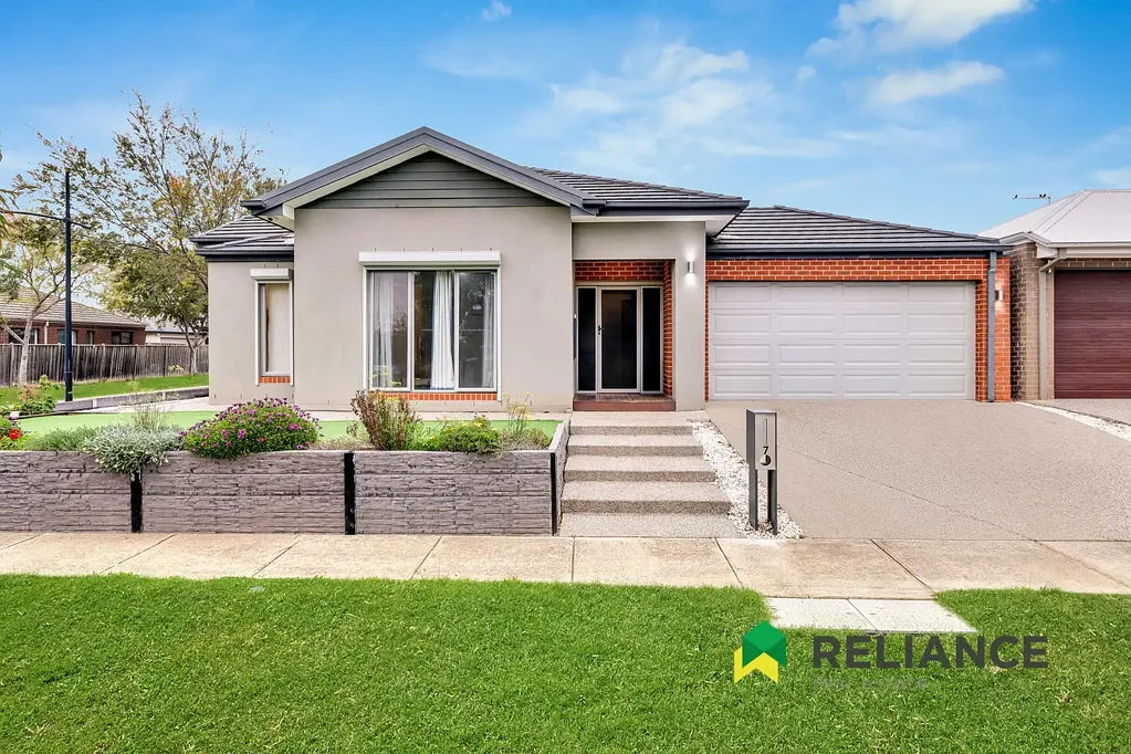 Stunning 4-Bedroom Family Home with Solar Panels & Roller Shutters!