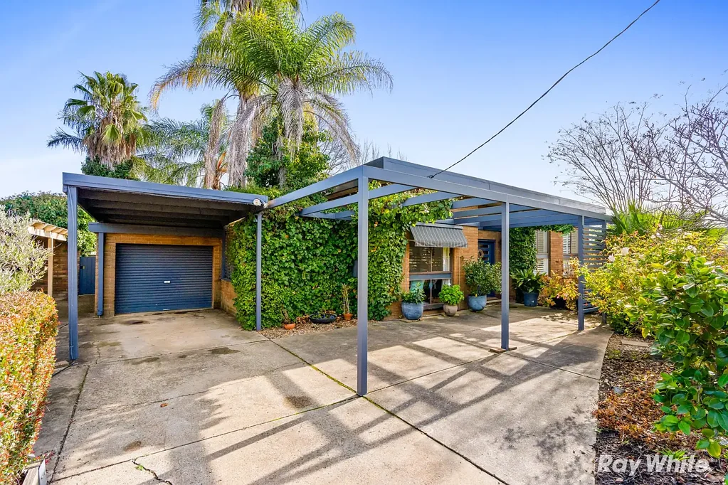 11 Norfolk Avenue, Lake Albert, NSW 2650