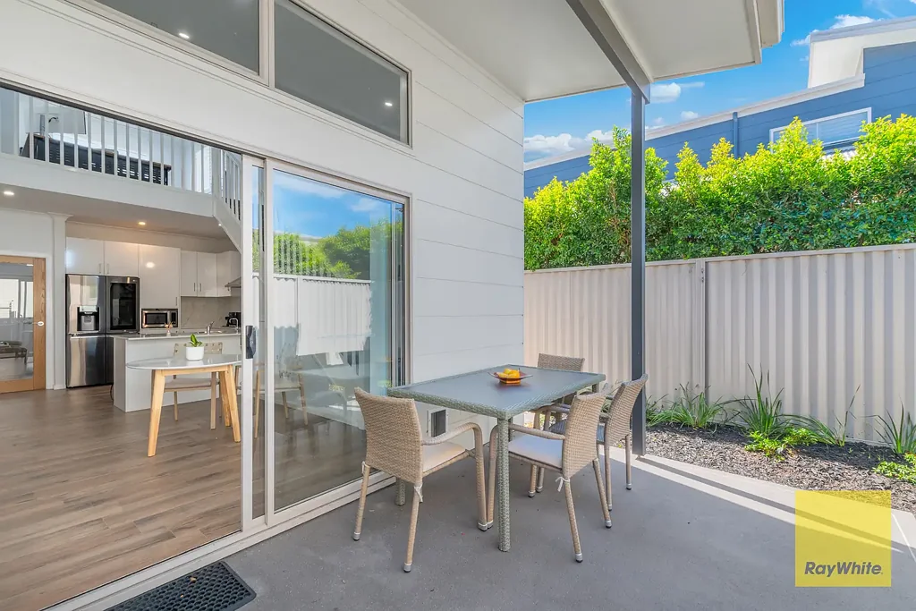 Woy Woy 3 Slaapkamer Stylish 3 Bedroom Townhouse in Peaceful Over-55s Community - Woy Woy