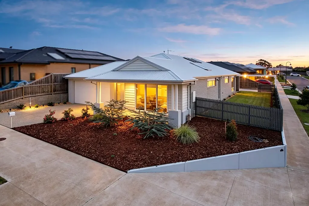 Warragul 4房  Quality Home Opposite Reserve with Views