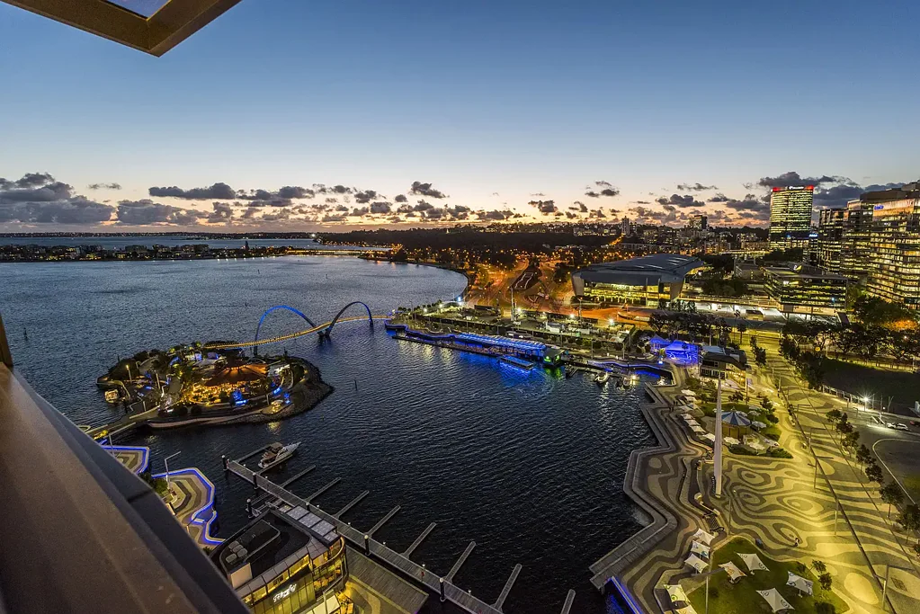 Perth 2房  Luxury Living Above Elizabeth Quay - Spectacular Views, Prestige Address & 2 Secure Car Bays