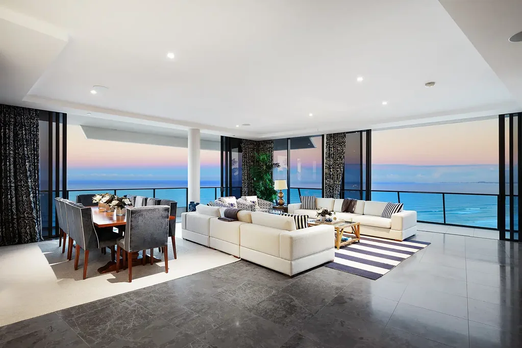 Broadbeach 4બેડરૂમ Rare Sub-Penthouse Promising Sky-High Sophistication and Iconic Views