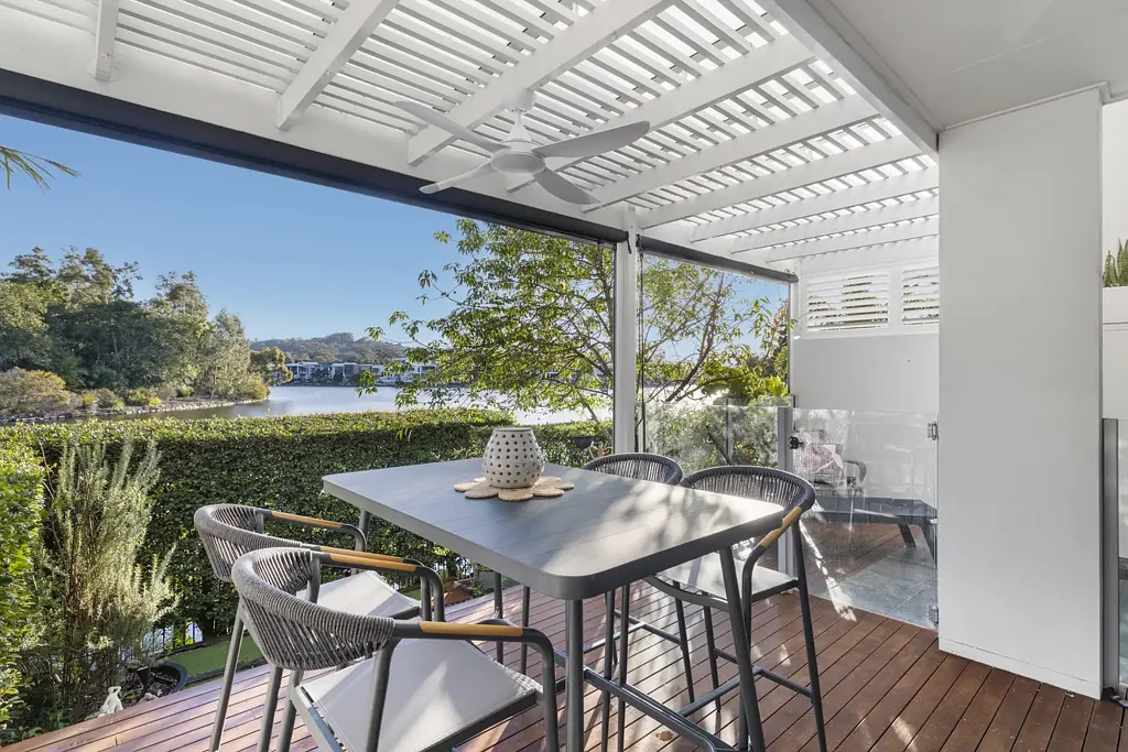 Maroochydore 4બેડરૂમ Waterfront Luxury in the Heart of Sunshine Cove