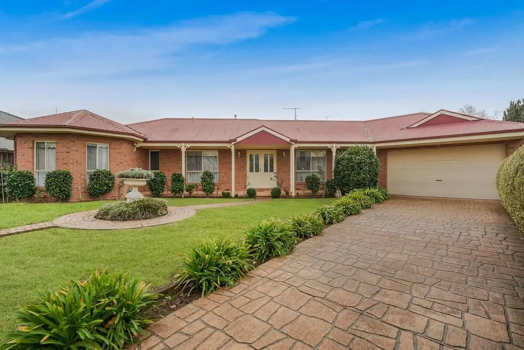 IMMACULATE FAMILY HOME – 6 MONTH LEASE AVAILABLE
