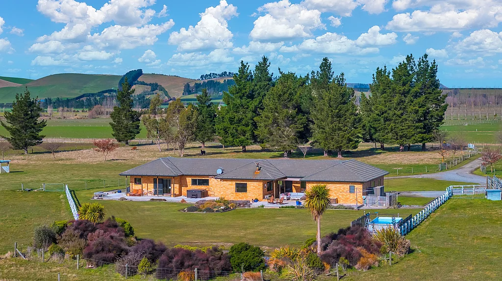 Hawarden 5ਬੈੱਡਰੂਮ Home And Income Retreat With Views!