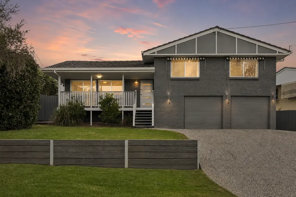 Everton Hills 4બેડરૂમ Renovated Family Home with Poolside Appeal