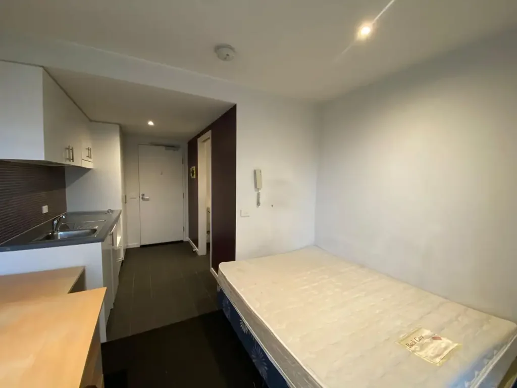 STUDENT ACCOMMODATION WITH BALCONY!