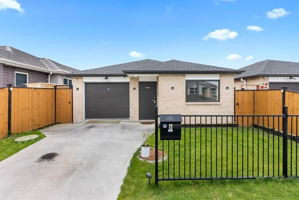 6 Softwood Avenue, Takanini 3 bedrooms 2 bathrooms