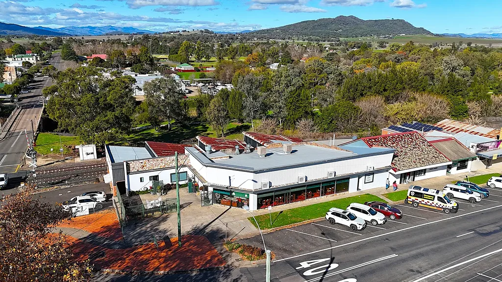 Quirindi 1房  FIVE COMMERCIAL SHOP FRONTS