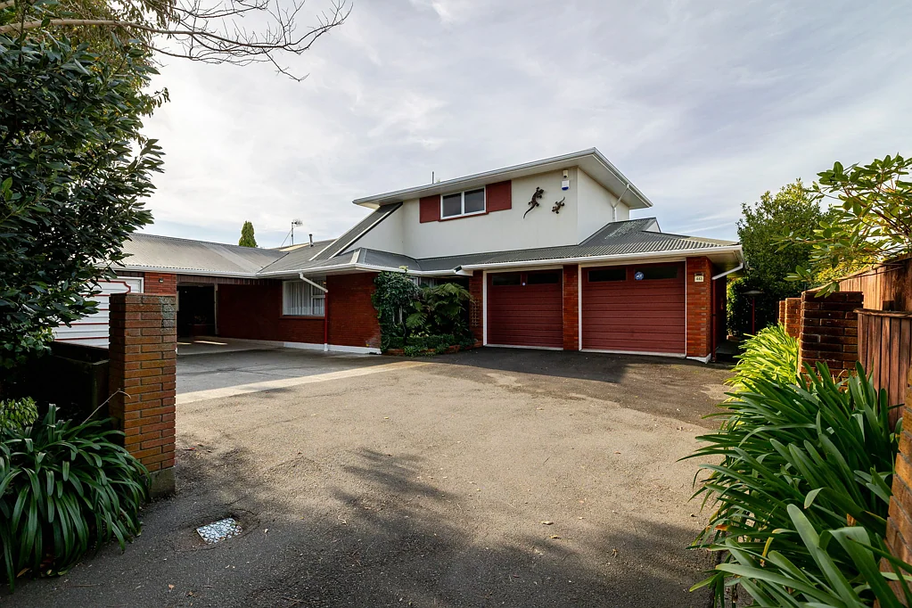 Hokowhitu 3房  Exceptional Living & Garaging
