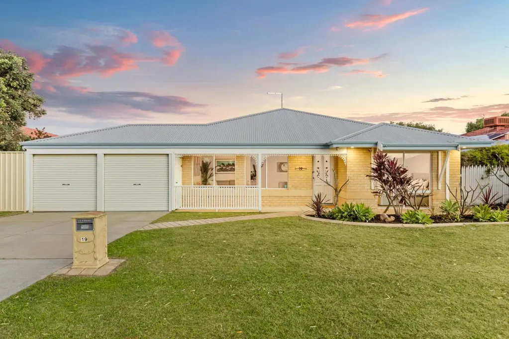 19 Dress Circle, Warnbro, WA 6169
