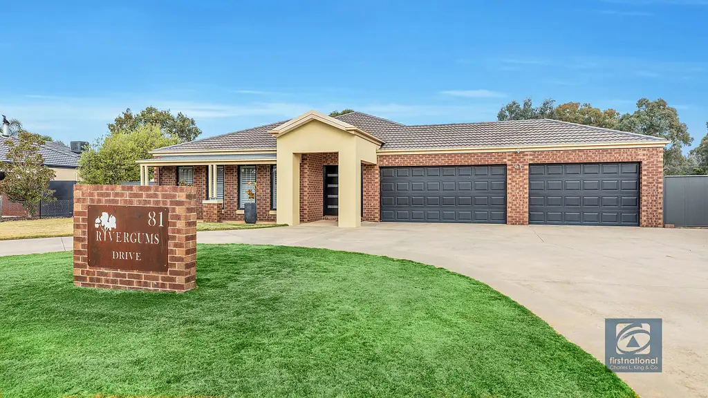 Moama 5Moenga Stylish Entertainer's Delight