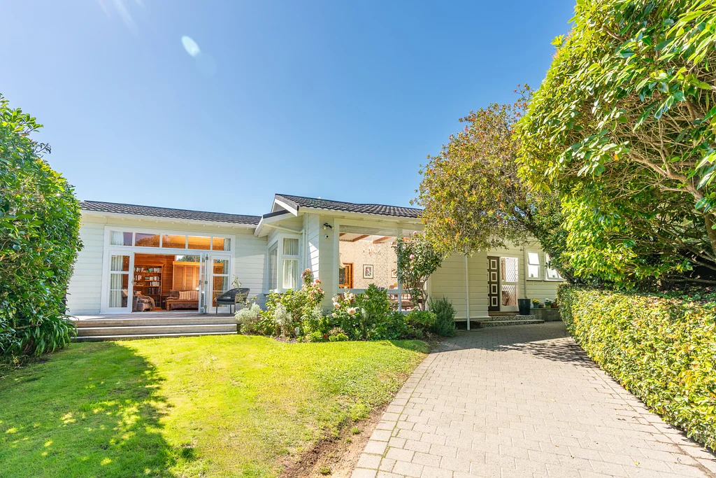 Wadestown 5房  SENSATIONAL SINGLE LEVEL FAMILY HOME