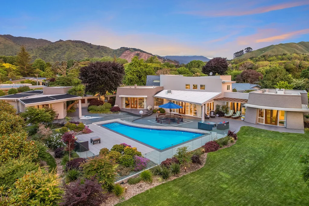 Waikanae 6房  Peaceful grounds, elegant family home