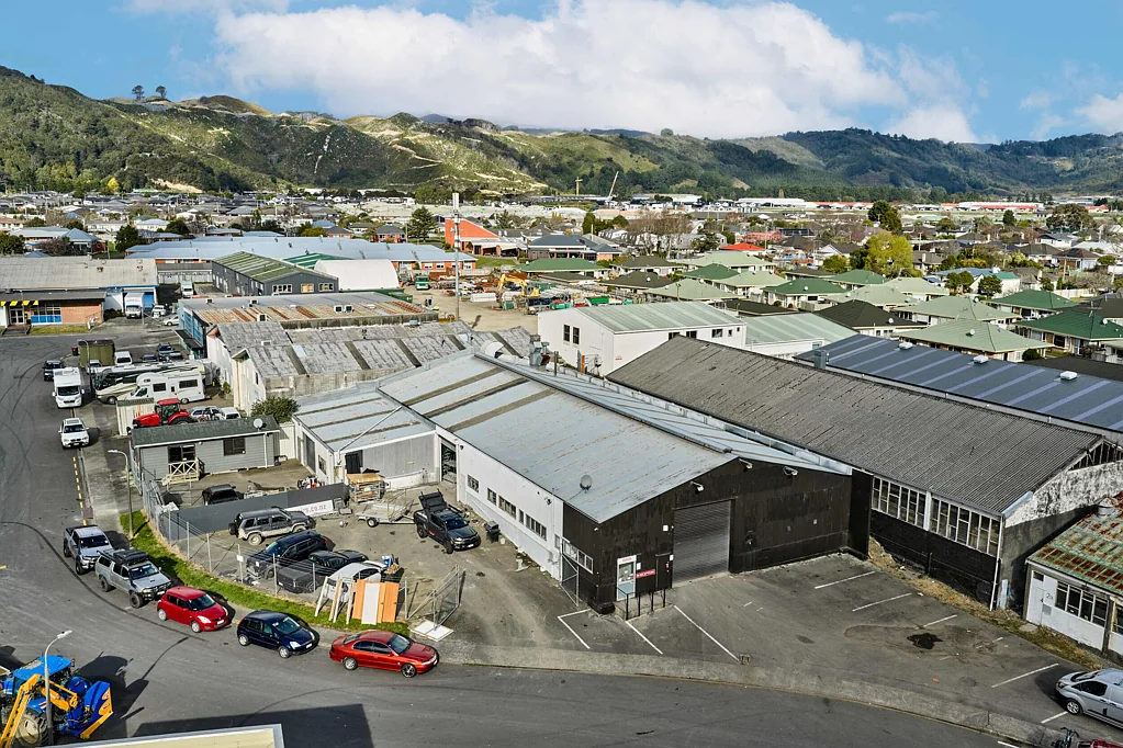 Trentham Vacant workshop with yard and parking