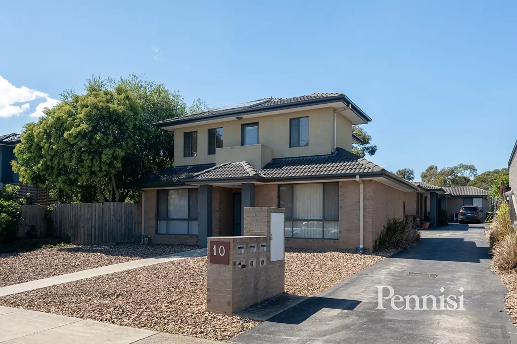 FOR LEASE BY PENNISI