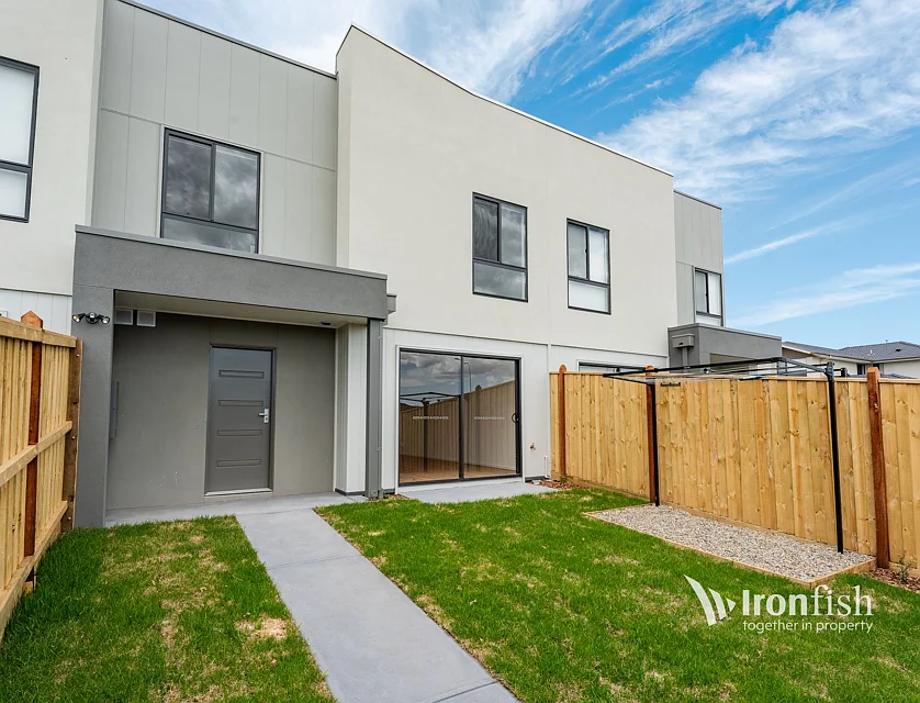 15 Khan Boulevard, Clyde North, Traralagon , 4 침실, 2 욕실, Townhouse
