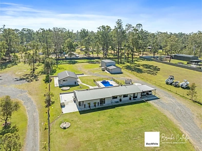 Greenbank 6 Slaapkamer Lifestyle Acreage with 2 Homes