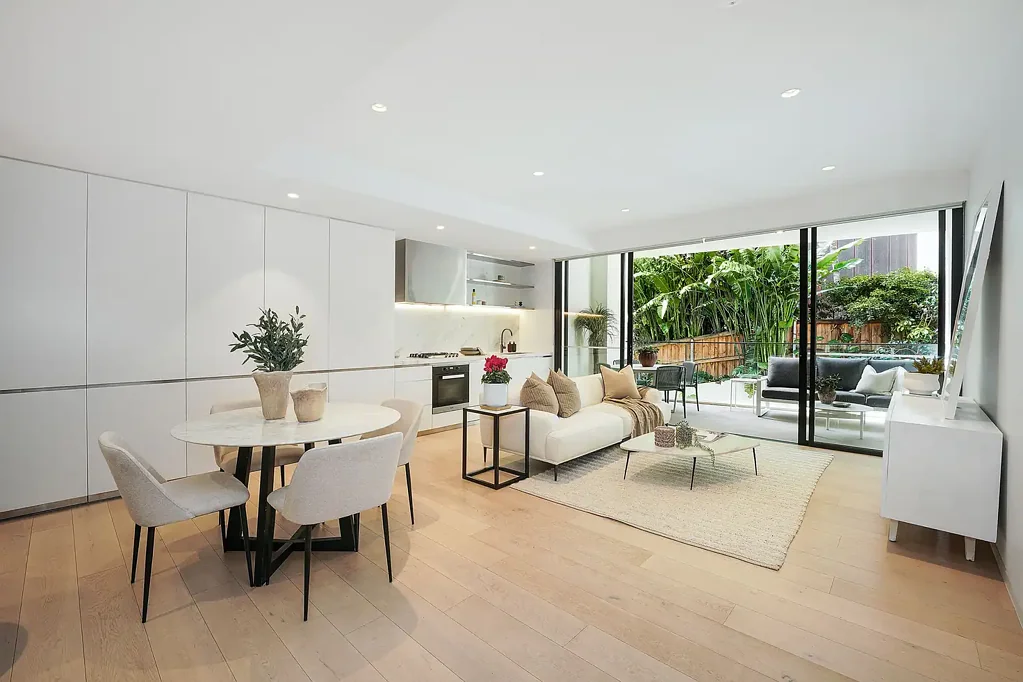 Double Bay 2 Bedroom Sophisticated Two-Level Apartment Designed for Style and Convenience