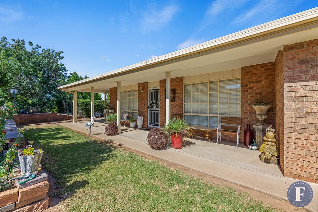 1/18 White Street, Young, NSW 2594