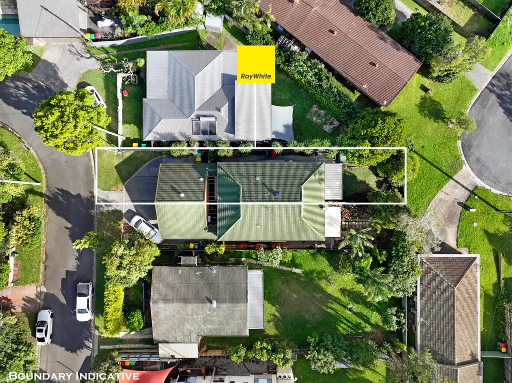 Southport 4બેડરૂમ Rare Oversized Duplex Opportunity in One of Southport's Best Pockets