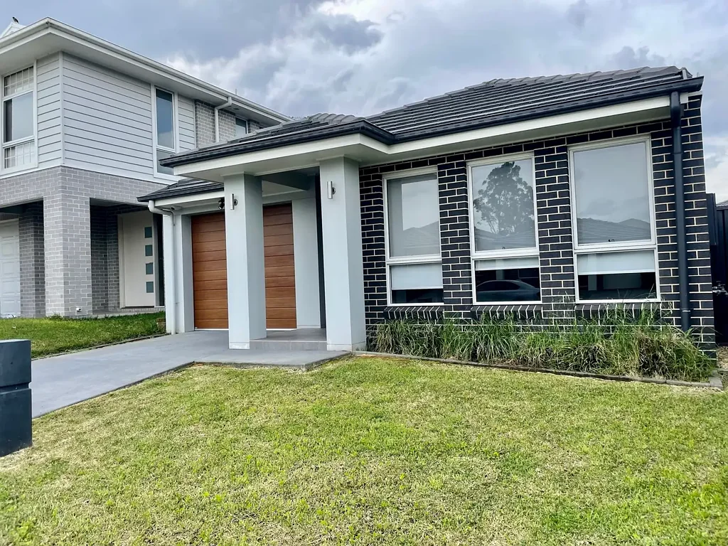MODERN HOME IN A GREAT LOCATION!!