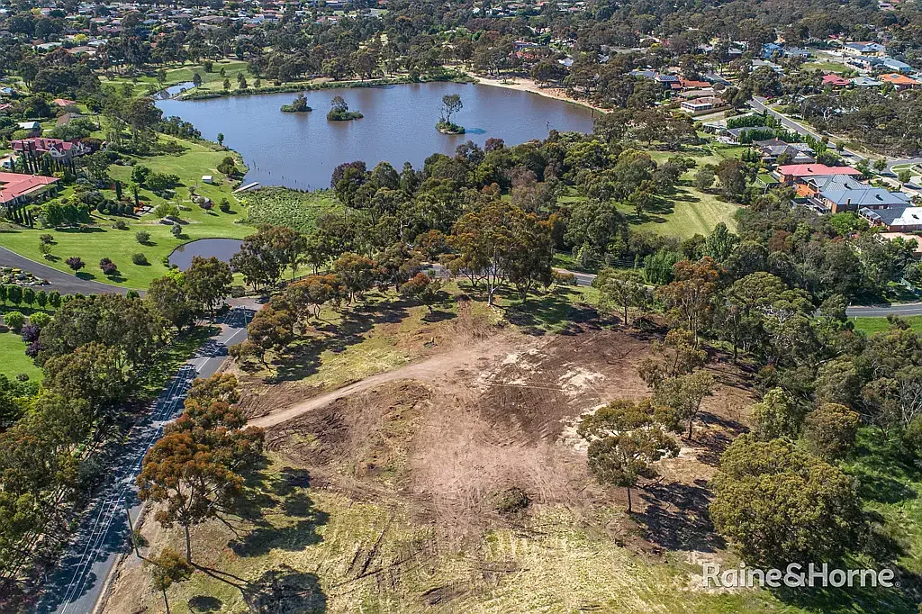 Sunbury 2492sqm with Lake Views