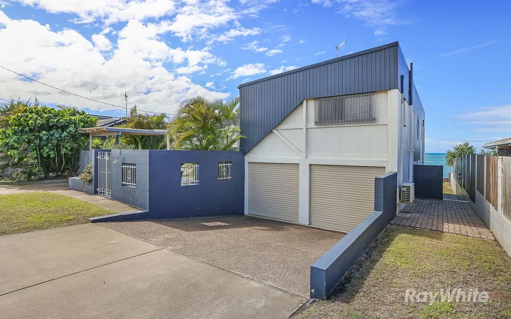 Bargara 4房  Coastal Living with Dual-Level Flexibility - A True Oceanfront Gem