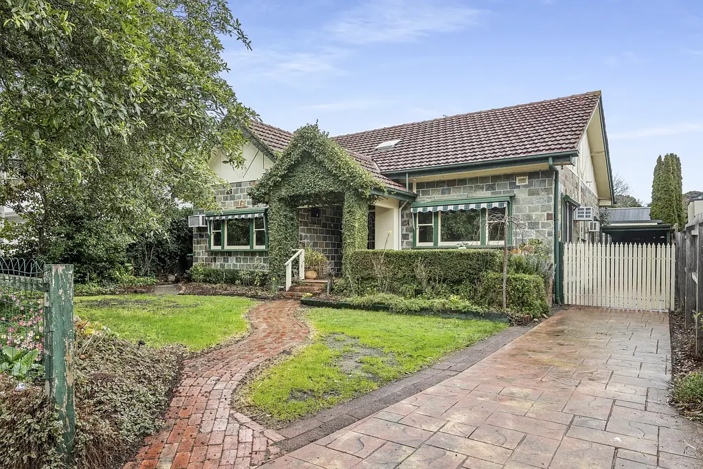 Frankston 3Zimmer Beachside convenience wrapped in sophisticated charm