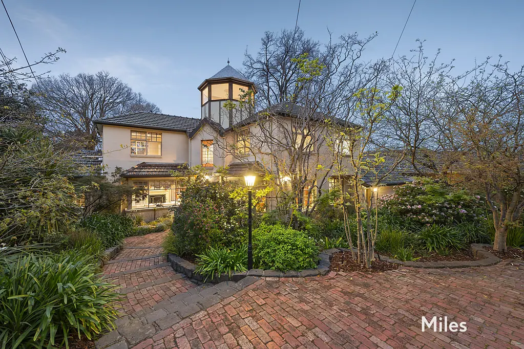 10 Mount Eagle Road, Eaglemont, VIC 3084