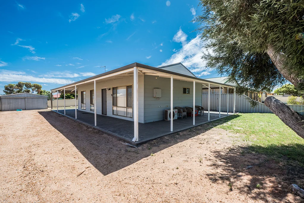 14 North Shore Drive, Dongara, WA 6525