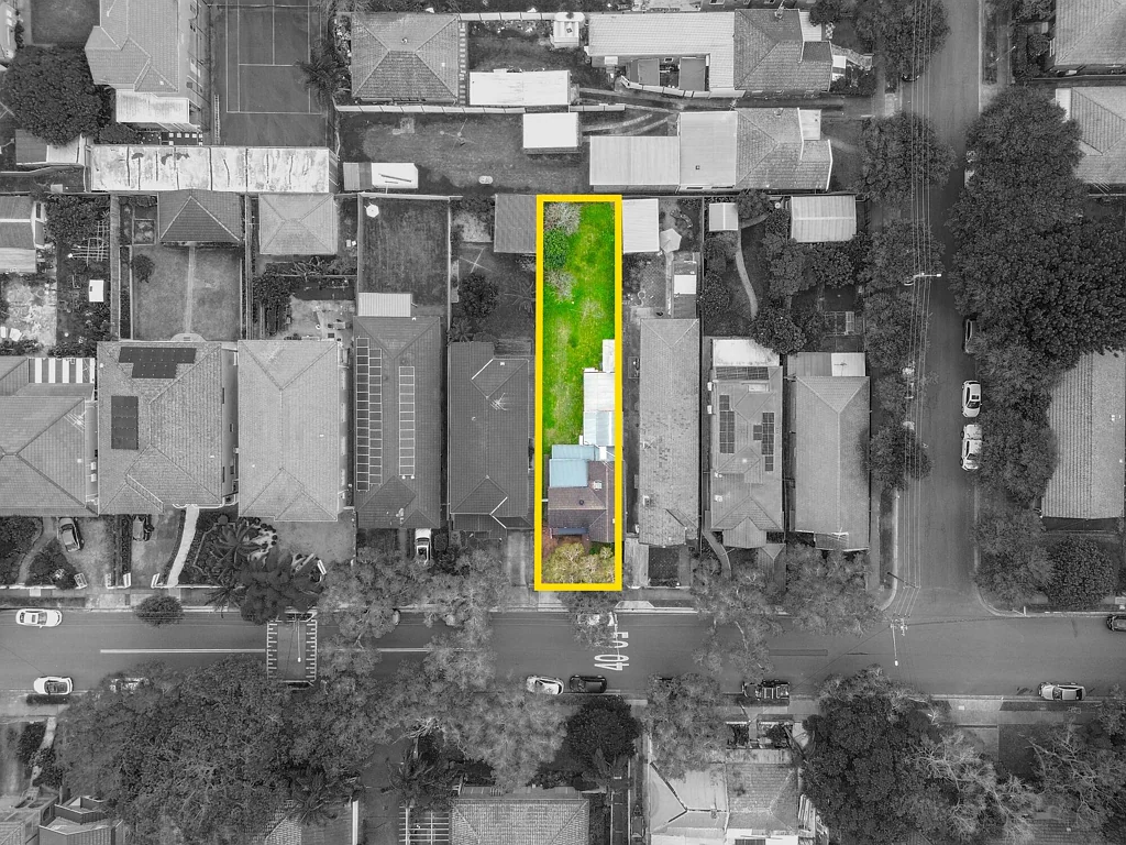 Burwood 3غرفة نوم Prime Burwood North Metro Opportunity - Existing Home, Commercial Zoning & Future Upside