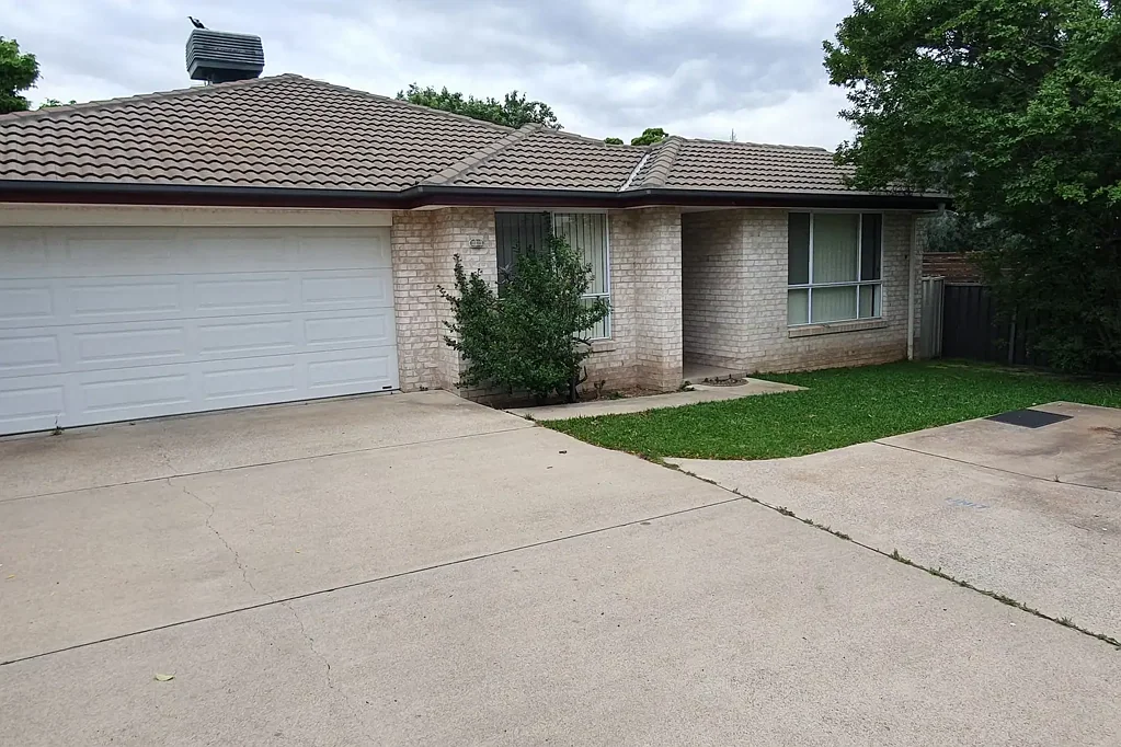 Three Bedroom Brick Villa - NorthTamworth.