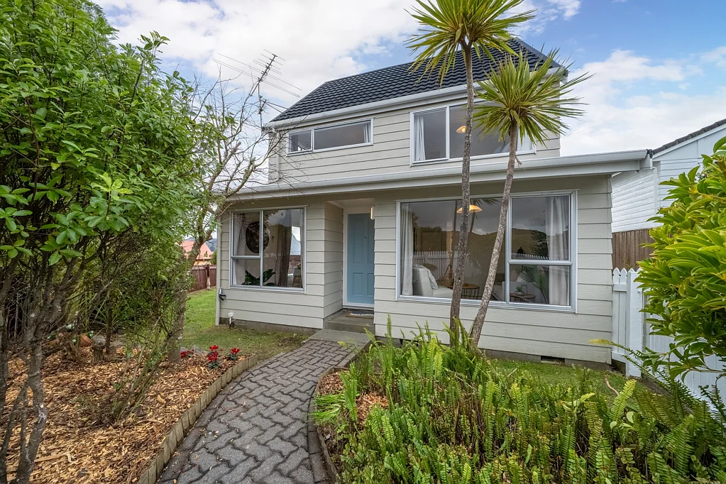 Churton Park 3બેડરૂમ SUN SOAKED HIDEAWAY