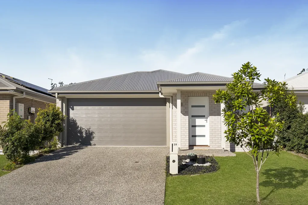Modern Family Living in Collingwood Park