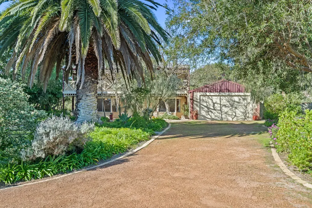 Herron 5房  Extraordinary 10 ha lifestyle property surrounded by natural bushland.