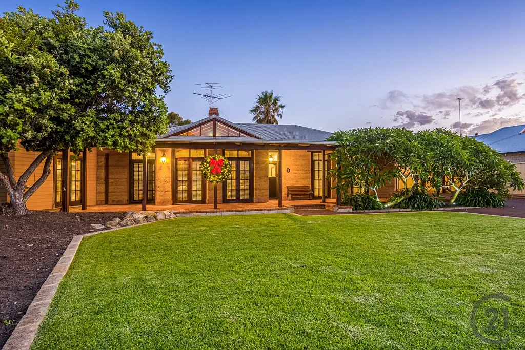 Falcon 4ห้องนอน Rammed Earth Beachside Masterpiece - Falcon's Golden Triangle