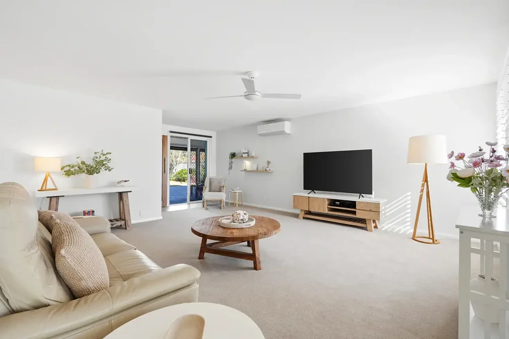 Bateau Bay 4Moenga Renovated Coastal Living Just Moments from the Beach