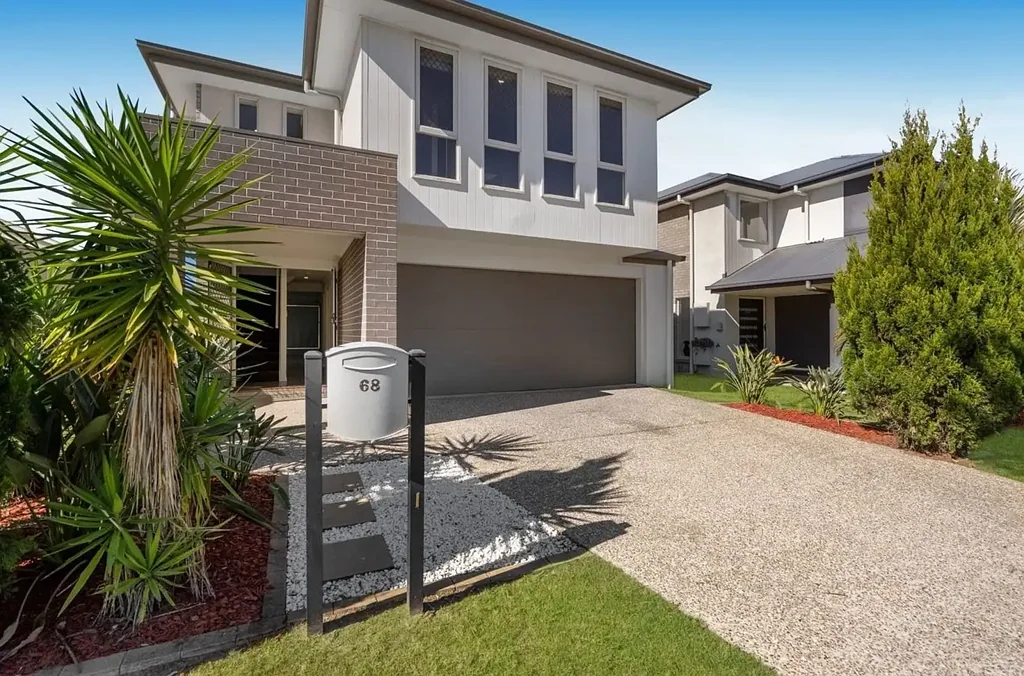 LARGE TWO-STOREY FAMILY HOME CLOSE TO SCHOOLS!