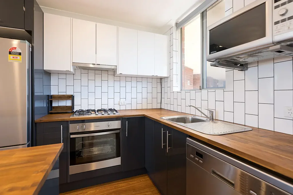 Modern Renovated 2x1 Top-Floor Unit