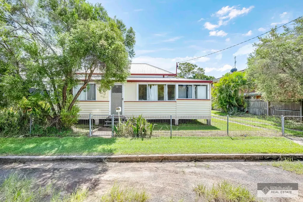 CHARACTER-FILLED QUEENSLANDER OFFERING SPACE AND CONVENIENT LIVING