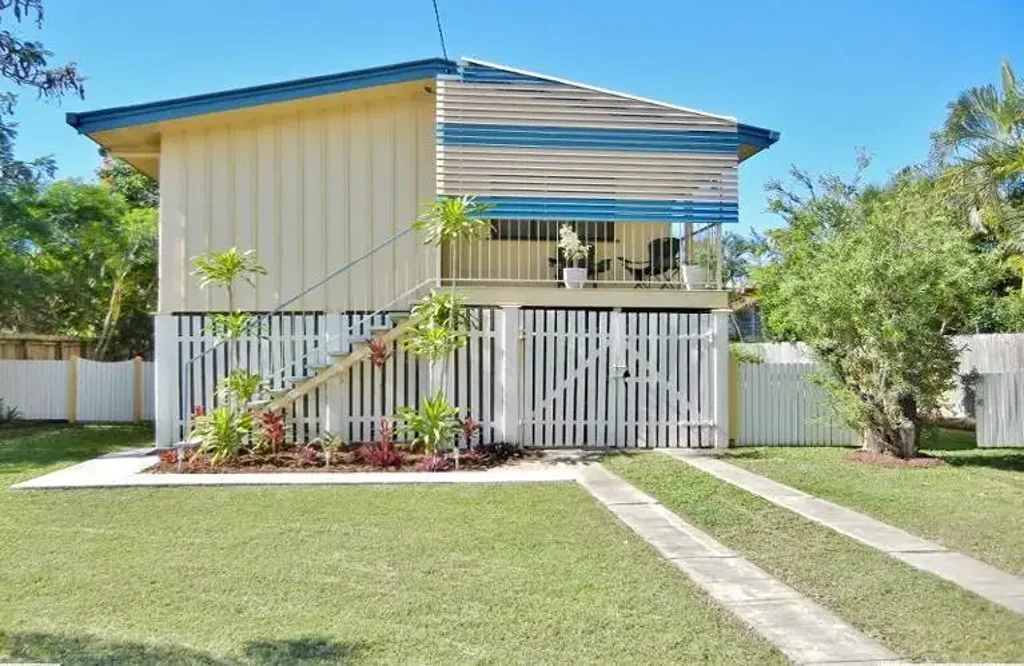 Good size, well presented high-set in central location!