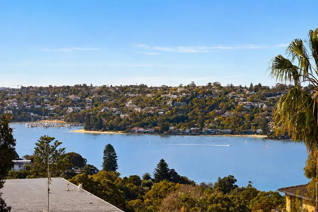 Renovated North-Facing Apartment with Harbour Views