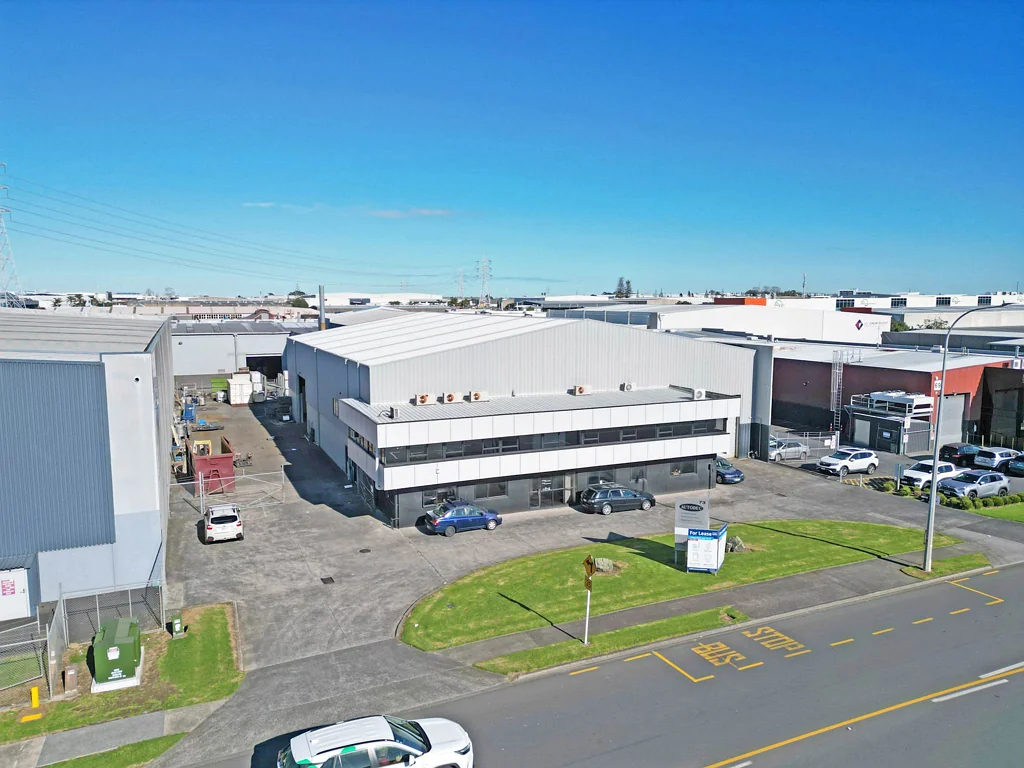 East Tamaki ROAD FRONTAGE HIGH STUD WAREHOUSING 