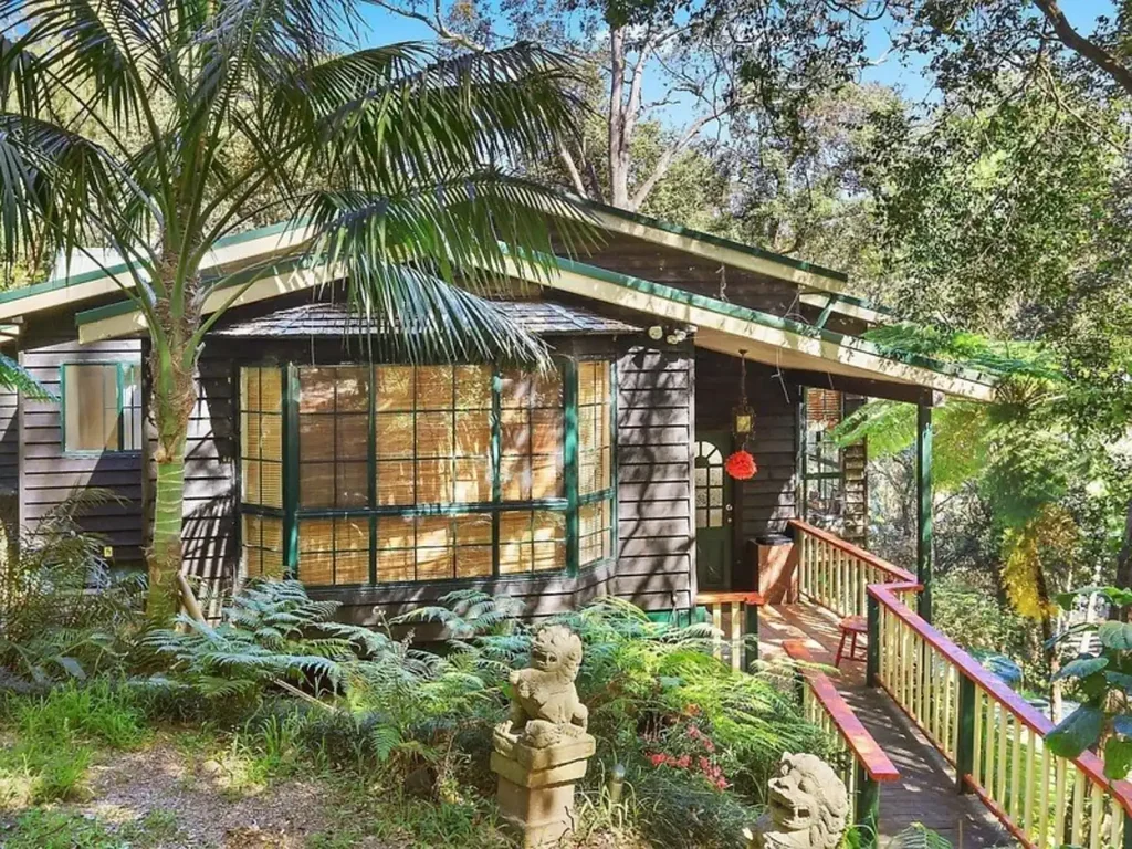 Spacious family treetop house with water views and island lifestyle