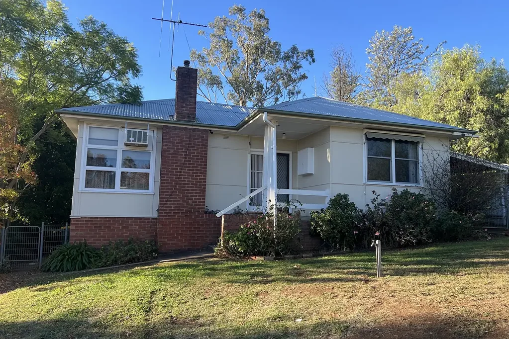 Neat 3-Bedroom Home In Prime Location