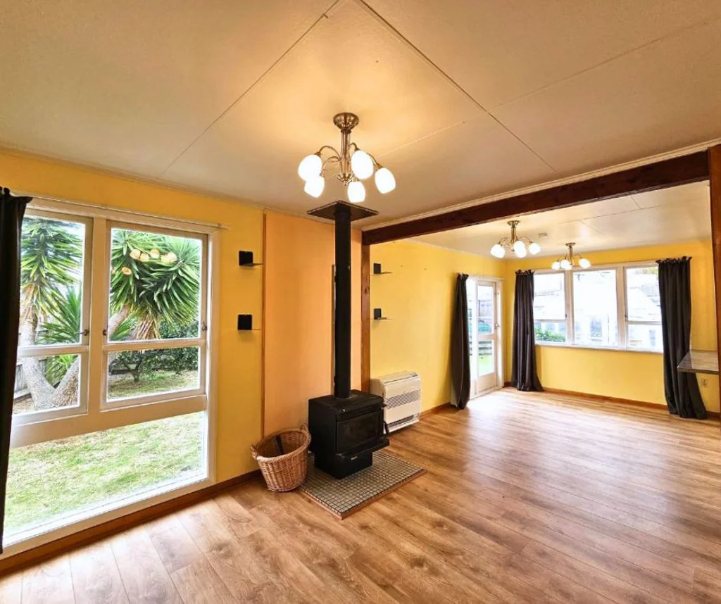 Excellent Value! Short walk to schools!