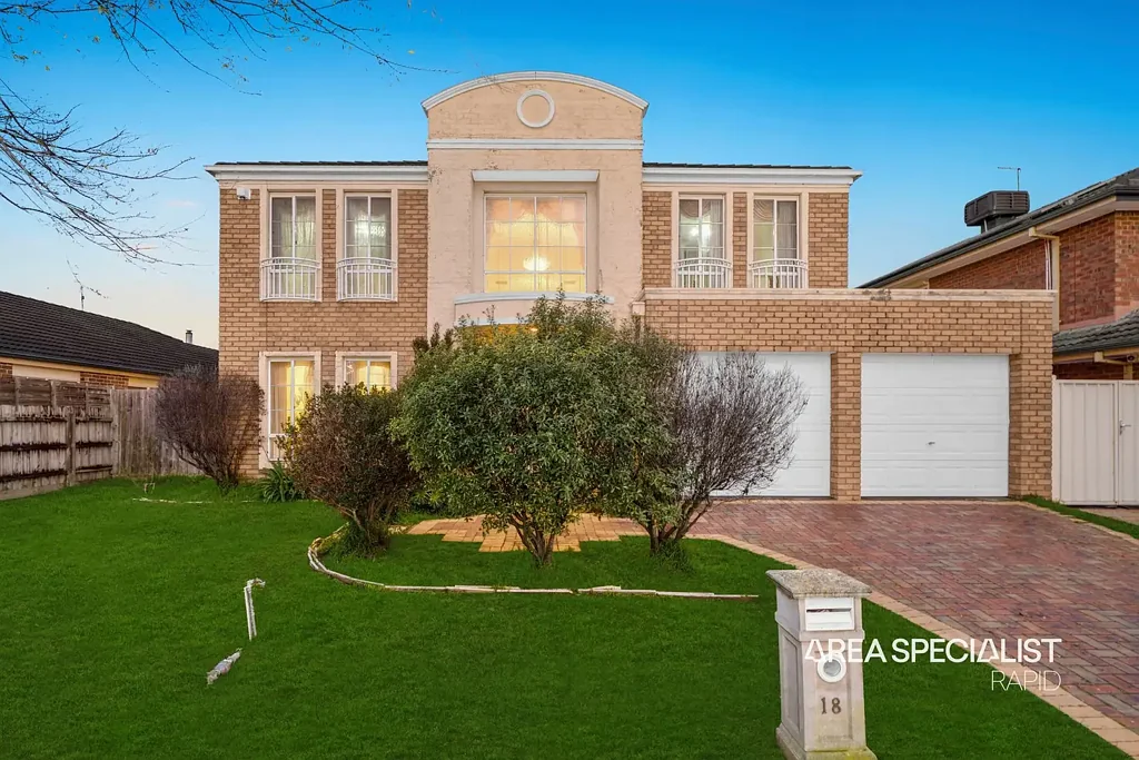 Narre Warren 4房 简介：Narre Warren最负盛名的住宅区之一的宏伟家庭豪宅 The brief: Grand Family Luxury in One of Narre Warren's Most Prestigious Courts